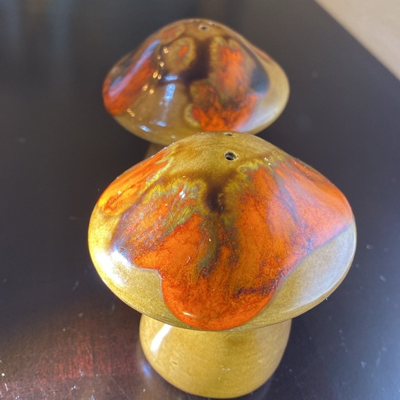 Vintage 60’s Groovy Glazed Mushroom Salt & Pepper Shaker Set, Art Deco , MCM - Picture 6 of 7